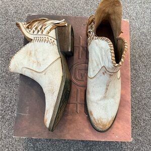 Corral Circle G White Fringe Shortie